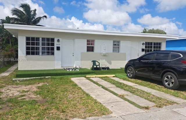 2457 NW 35th St photos photos