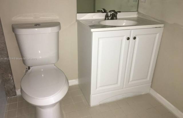 5911 Deerfield Pl Gallery 3