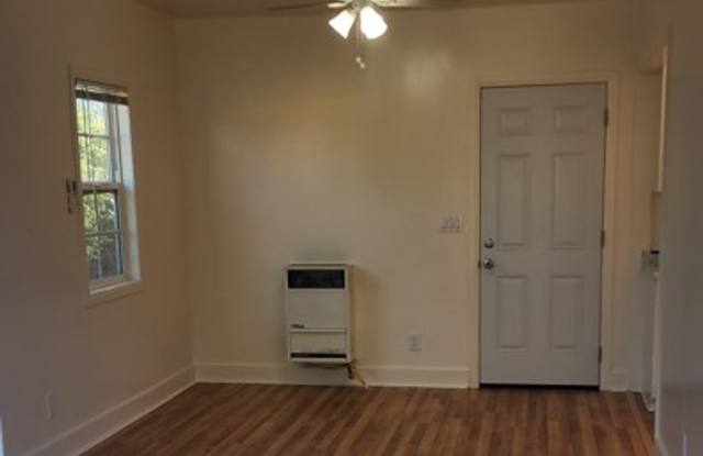 One-bedroom, one-bathroom apartment in Altadena photos photos