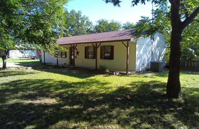 Charming 4 bed 2 bath home in Lampasas coming soon!! photos photos
