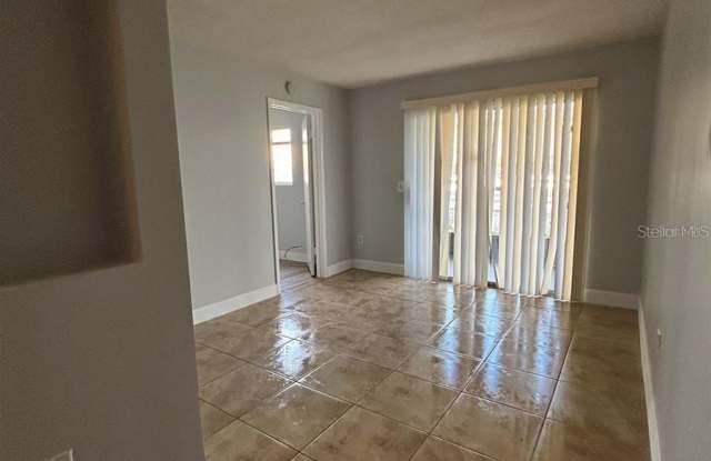 946 LAKE DESTINY Road Gallery 3