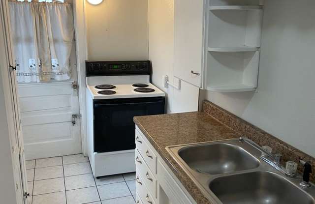 1123 W 23rd St photos photos