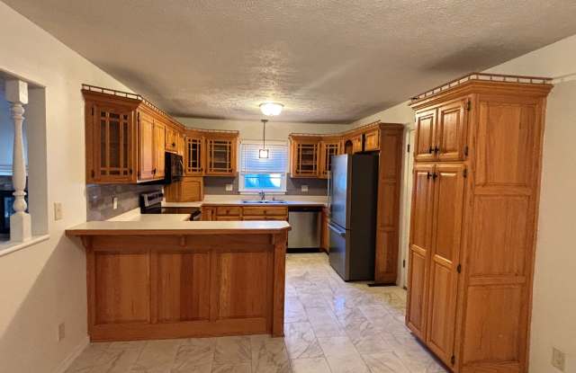 3 Bed 1.5 Bath 2 Car Garage Home available NOW!! Gallery 3