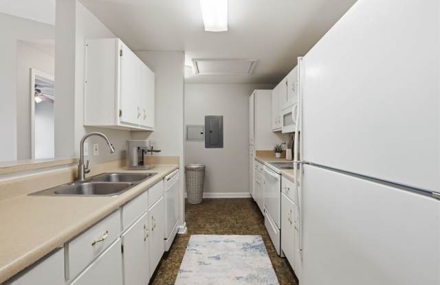 The George Apartments Gallery 4