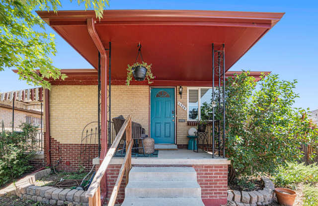 Updated 2 Bed | 1.5 Bath Upper Duplex Near Sloan’s Lake - 1344 Winona Court, Denver, CO 80204