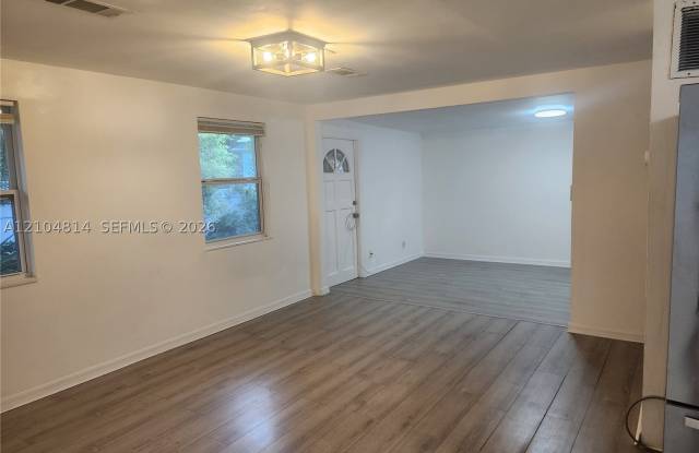 12727 N OLA Gallery 3