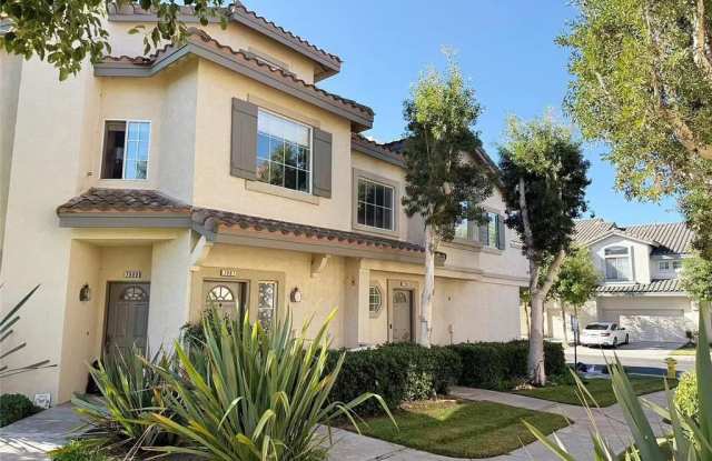 7905 E Horizon View Dr - 7905 East Horizon View Drive, Anaheim, CA 92808