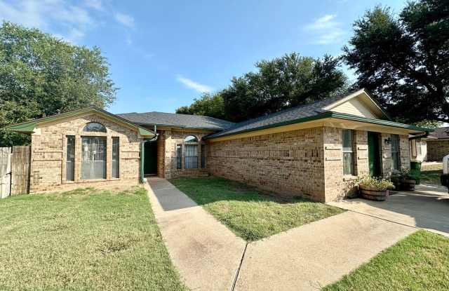 Charming Home in Bellmead, TX - 4016 Paradise Island Road, Bellmead, TX 76705