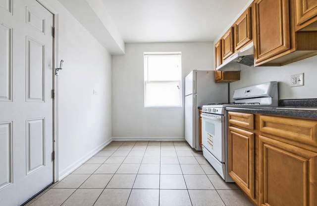 7055 S St Lawrence Apartments Gallery 4