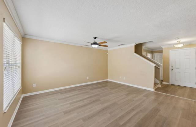 Charming 3/2.5 Townhome Steps from Downtown Avalon! Gallery 4