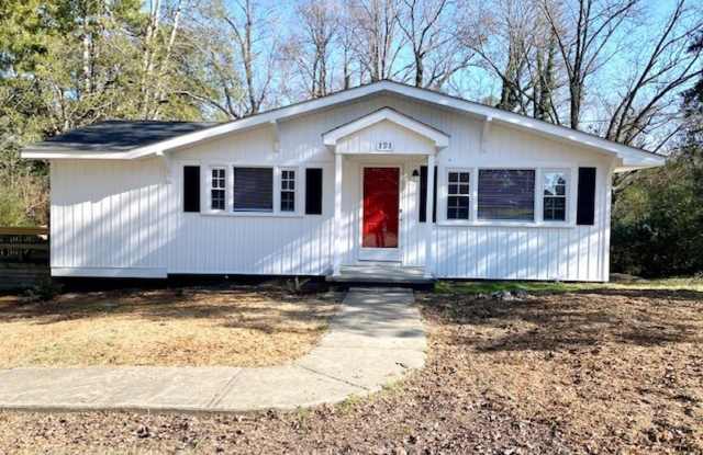 2 Bedroom Home w/ a huge deck and yard photos photos