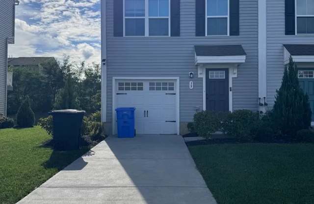 Beautiful end-unit townhome built in 2022. East-facing, with morning sun in front and evening sun in the backyard. Gallery 1