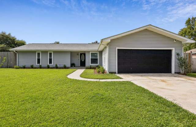 3/2 with fenced in yard! Gallery 1