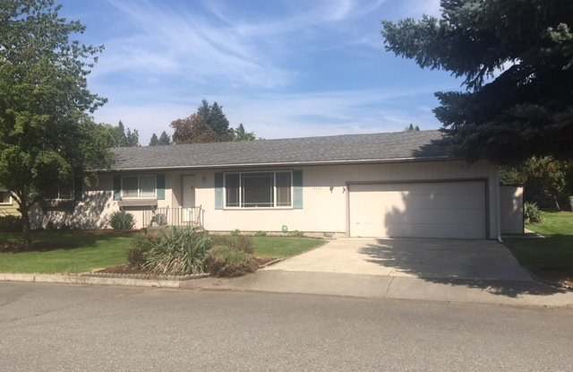 SINGLE FAMILY HOME ON HILLCREST (APP#72) photos photos
