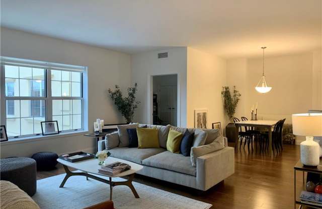 10 Byron Gallery 2