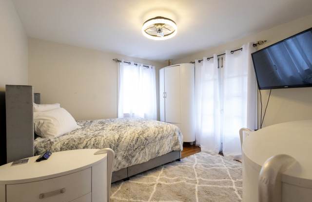 1032 Yellowstone Rd - 1032 Yellowstone Road, Cleveland Heights, OH 44121