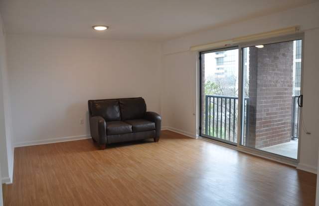 1300 Army Navy Drive Gallery 4