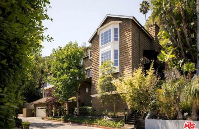 9315 Beverly Crest Dr Gallery 1