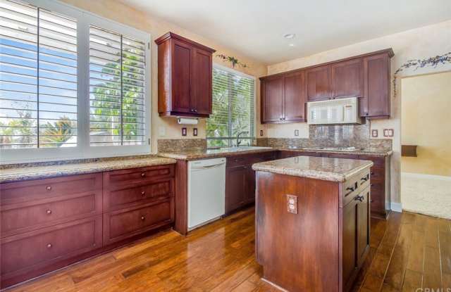 6238 E Cliffway Drive Gallery 3