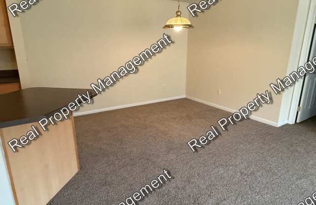 2 Bedroom Condo Gallery 4