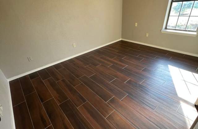 3 Bed 1.5 Bath Total Electric House, With 1 Car Garage. Yard Care Included. photos photos