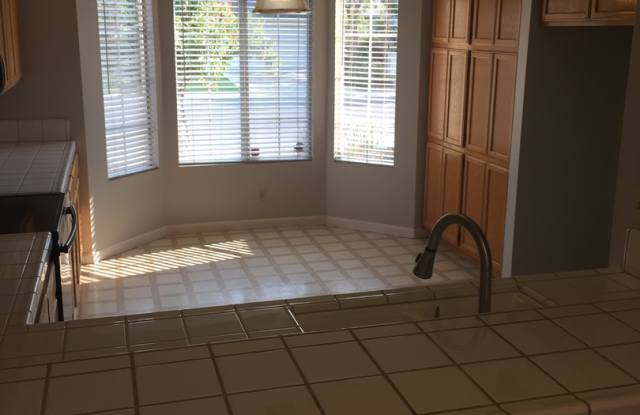 Modesto: $2600 3 bed 2 bath single story with a pool * Gallery 3
