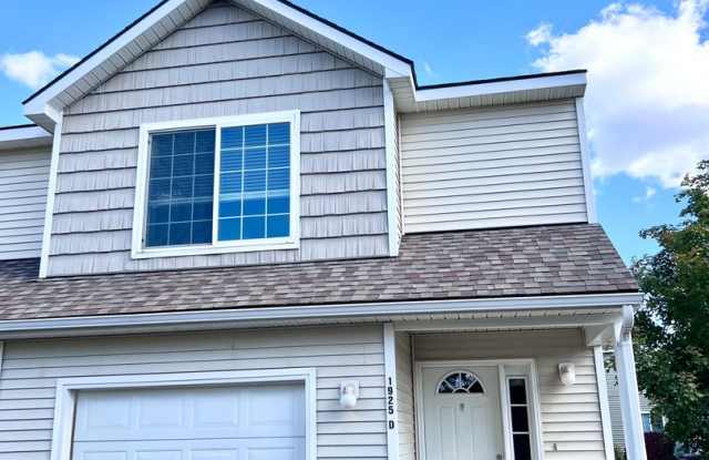 Townhome with 3 bedrooms and garage! photos photos