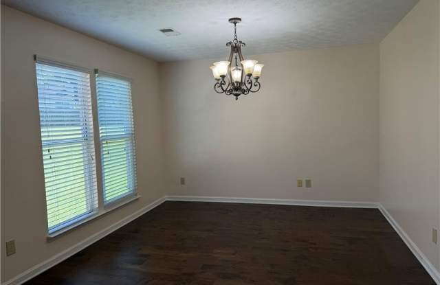 4654 Hampton NE Gallery 4