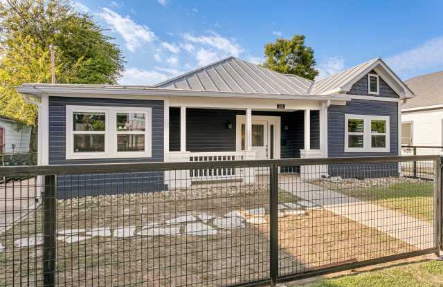 RENOVATED 3-BEDROOM HOME WALKING DISTANCE TO PEARL Gallery 4