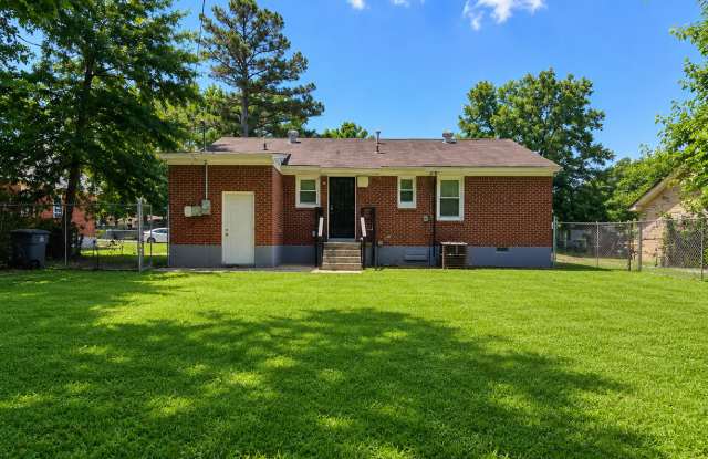 Charming 3BR Home | Large Driveway | Tons of Kitchen Storage Gallery 4