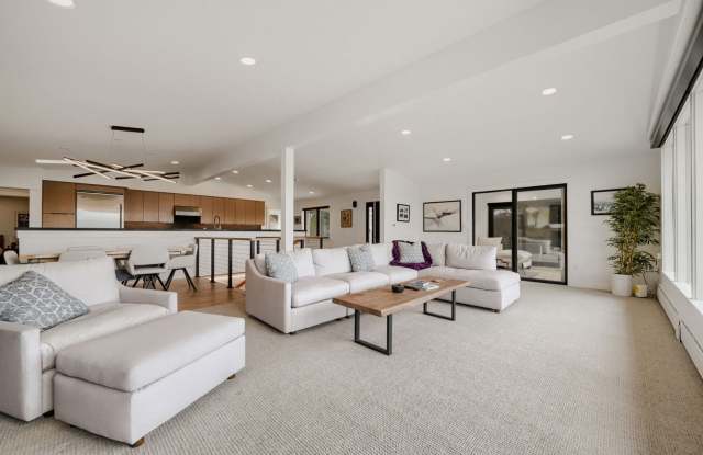 Panoramic Peaks and Ultimate Boulder Retreat Gallery 4