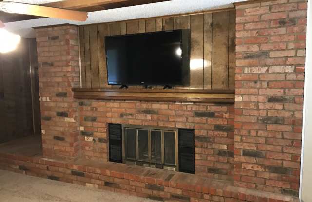 Completely Updated 4 Bedroom/2 Full bath/ Covered parking Gallery 3