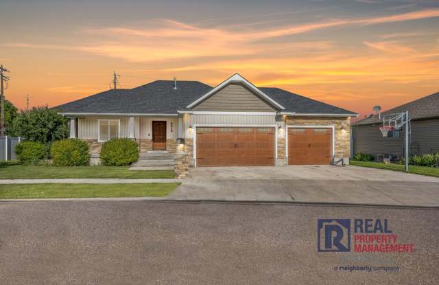 Beautiful - Elegant - 5 Bedrooms - 3 Car - 3,700 sq ft - Home for rent photos photos