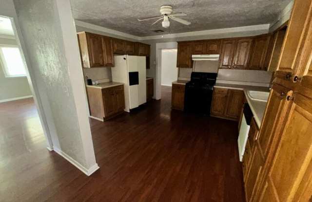 511 Manor Drive Gallery 1
