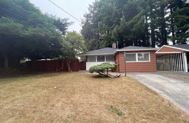 Charming Pet Friendly, 3-Bedroom 1-Bath, plus Family Room Retreat in the Heart of Eureka’s Redwood Haven photos photos
