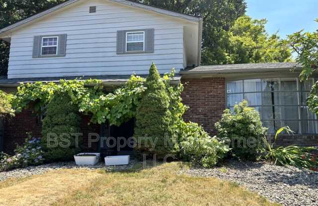 1458 Greenwood Drive Northeast Gallery 2