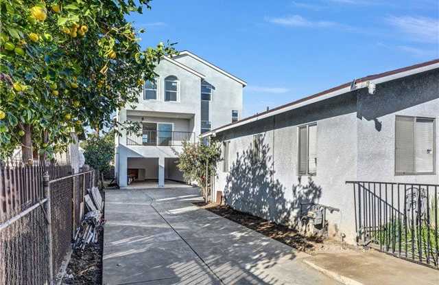 1231 1/2 South Rowan Avenue Gallery 2