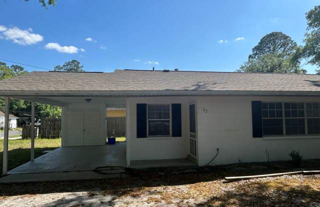 HALF OFF RENT!! 2/1 with Covered Porch near UF photos photos