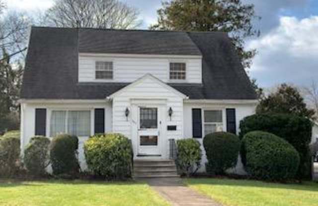 722 S WHITE HORSE PIKE - 722 South White Horse Pike, Audubon, NJ 08106