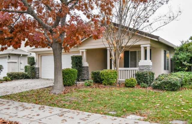 Gorgeous single story home in very desirable Natomas Park! photos photos