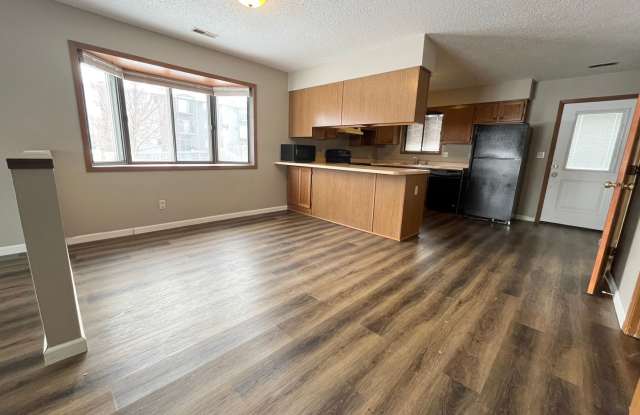 Rent Special - Spacious End Unit 2 Bed/1 Bath Townhome! photos photos