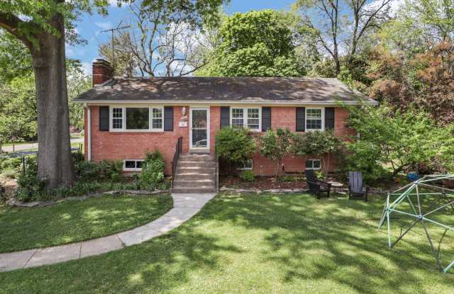 401 N OAK STREET N - 401 North Oak Street, Falls Church, VA 22046