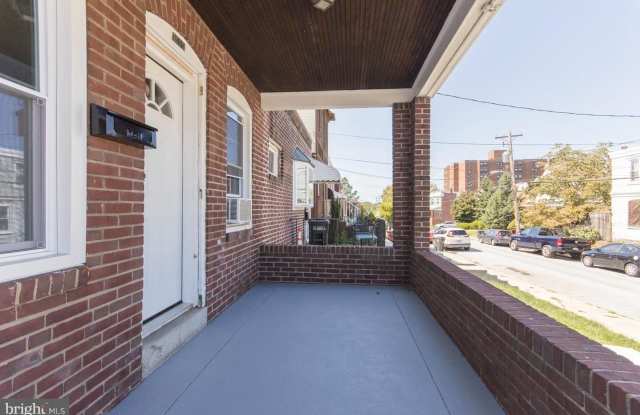 1600 W 10TH ST #1 Gallery 4