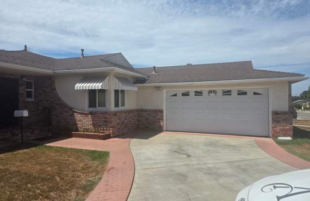 Spacious Allied Gardens Home with Expansive Living Space Gallery 3