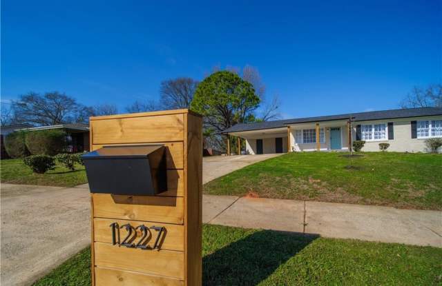 1227 Bell Avenue Gallery 2