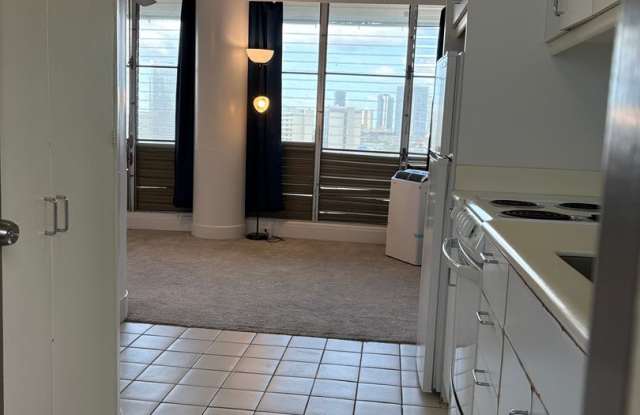 Nice and cozy studio with a washer dryer in unit. - 1535 Pensacola Street, Honolulu, HI 96822