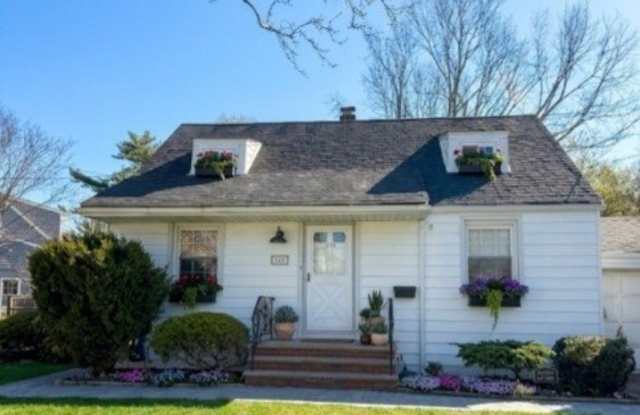 429 Brookside Dr photos photos