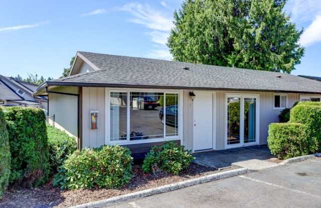 4807 Southeast Boardman Avenue - 4807 Southeast Boardman Avenue, Jennings Lodge, OR 97267