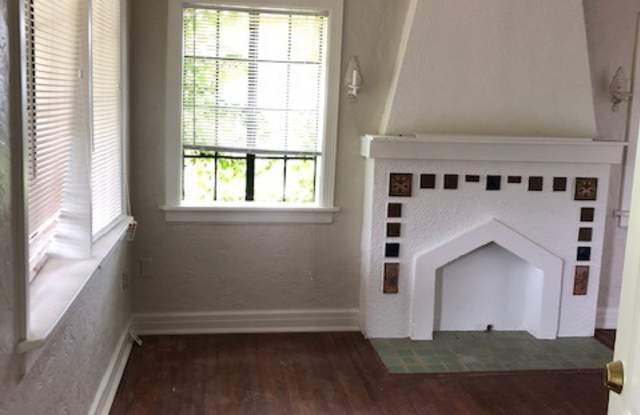 3512 North Robinson Avenue - 8 photos photos