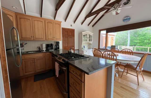 896 Evergreen Gallery 4